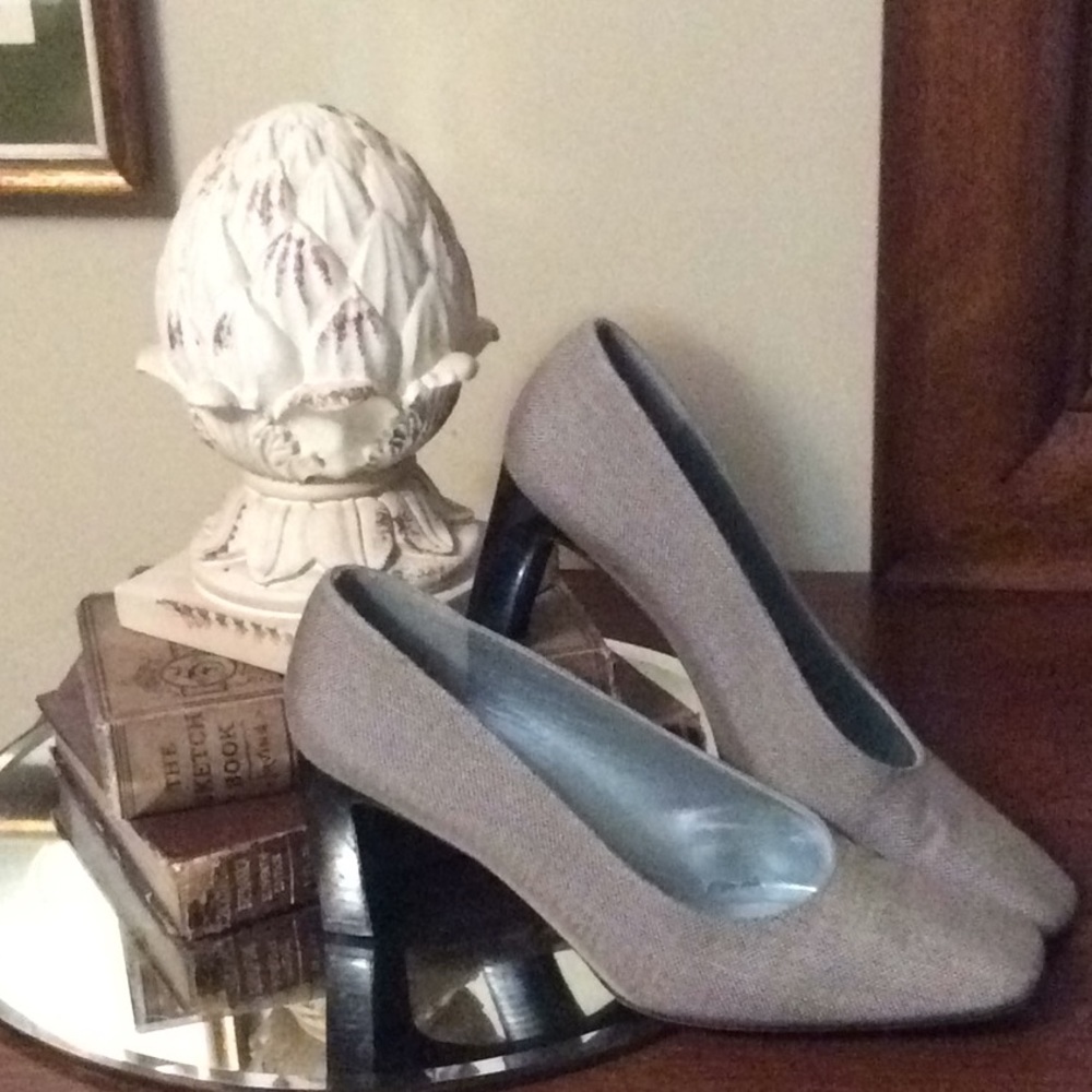 Stuart Weitzman  pumps